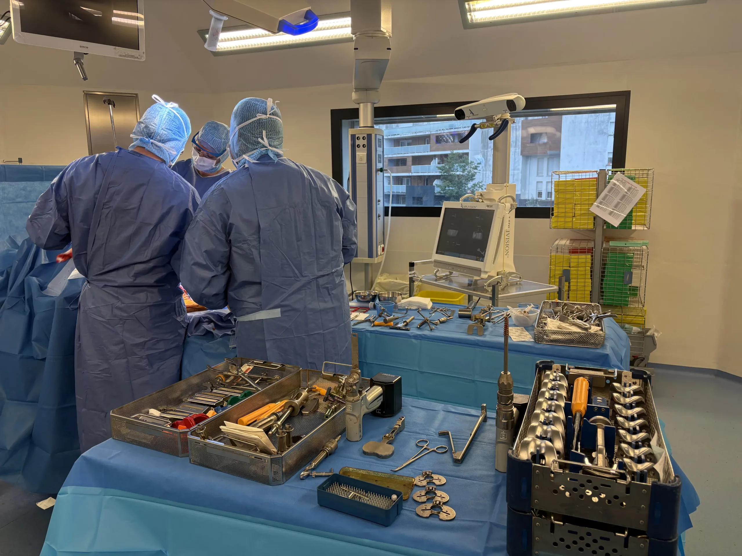 Salle d'opération chirurgie orthopédique Belharra